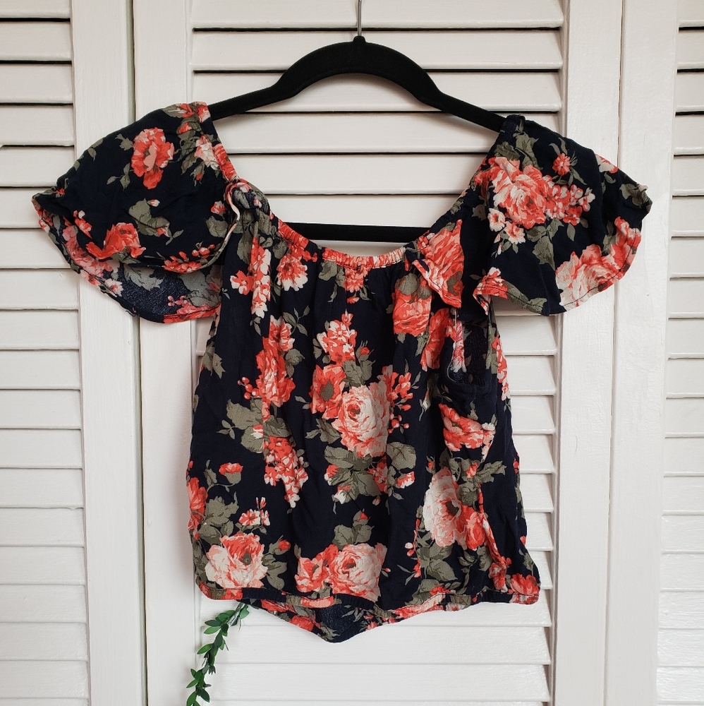 Abercrombie and Fitch Off the Shoulder Top - Picture 2 of 4